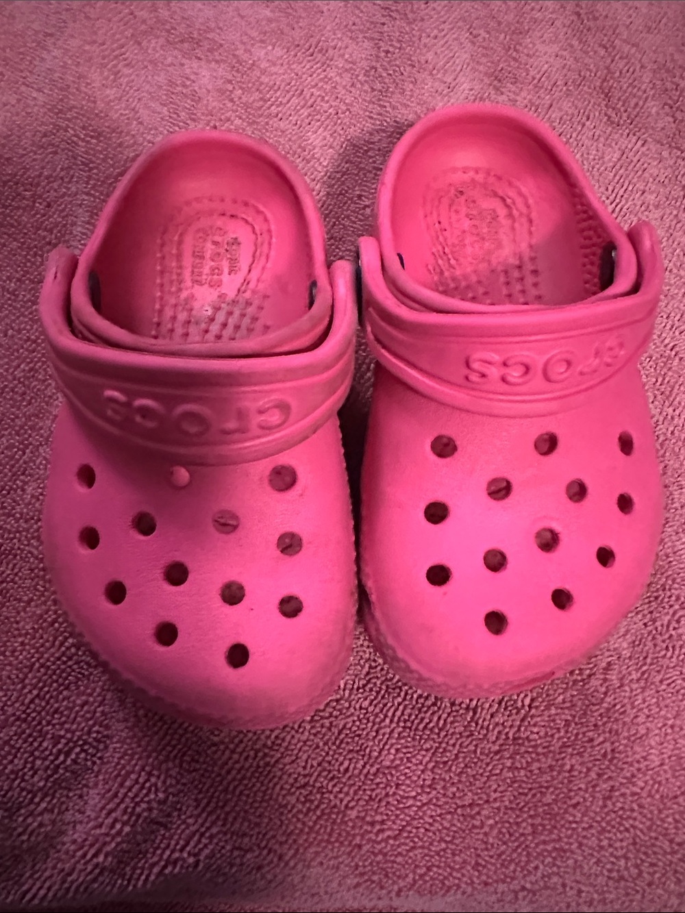 CROCS Kids' Classic Clog - Bright Pink